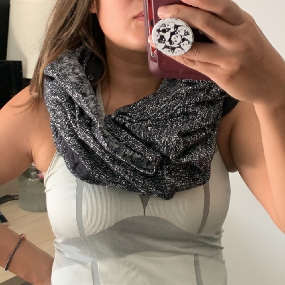 Lululemon—Vinyasa Marled Infinity wrap. OS - Picture 5 of 9